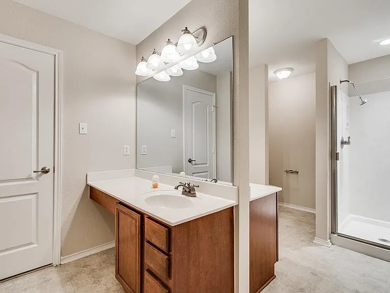 524 Castebar Dr — Photo 13