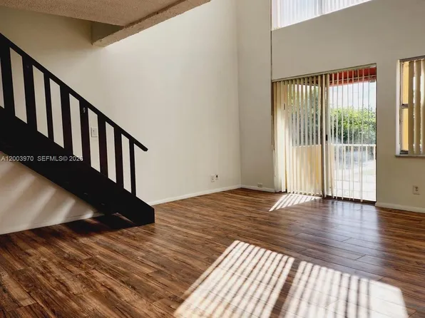 18051 NW 68th Ave APT K202, Hialeah, FL 33015