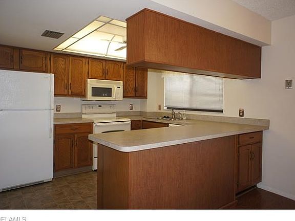 5th image of 7402 Lake Breeze Dr APT 307