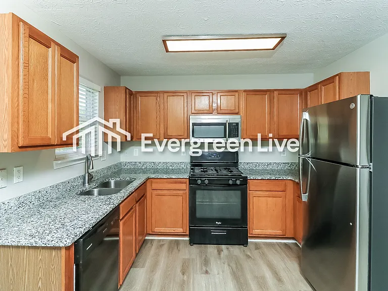 9484 Lakeview Rd — Photo 8