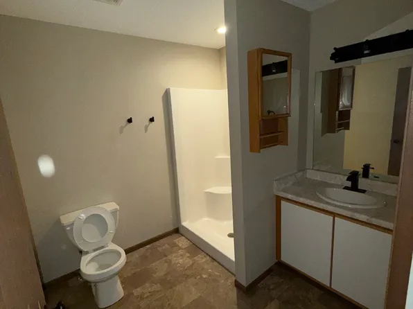 5179 Zenith Pkwy APT 4, Loves Park, IL 61115