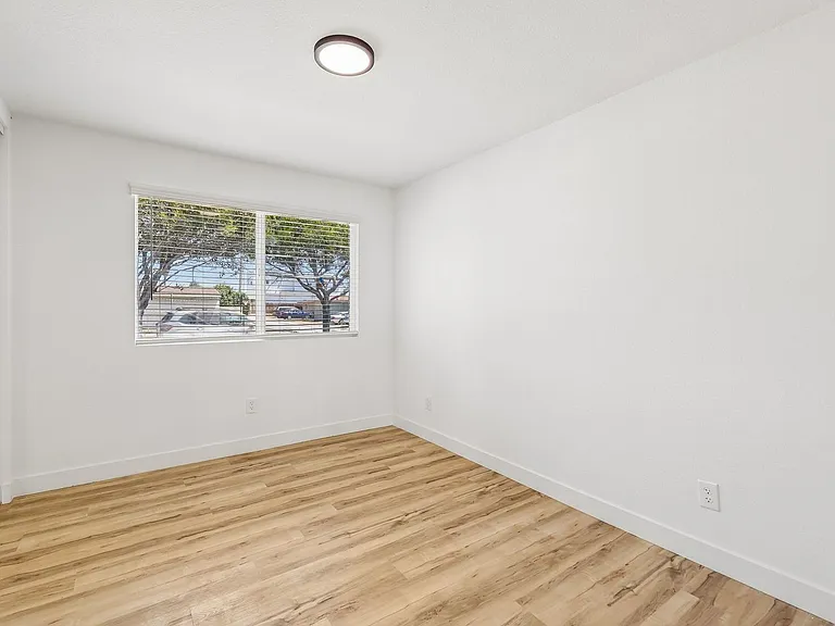 The Crest |NEWLY Renovated Studios, Lofts, 1, 2 & 3 Bedroom Homes Near the Beach — Photo 105