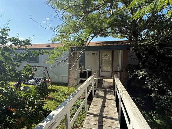 1321 Phoenix Ct, Granbury, TX 76048