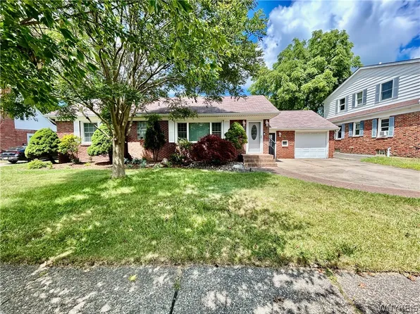 220 Treehaven Rd, Cheektowaga, NY 14215