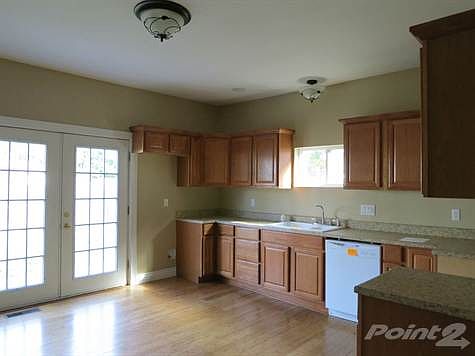 282 W Market St 011