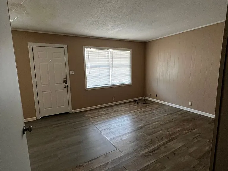 302 E Houston St — Photo 1