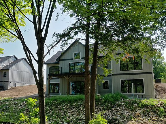 2nd image of 10621 Cove Ln #9
