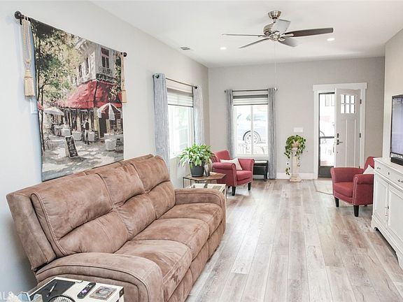 5th image of 2806 Vine St