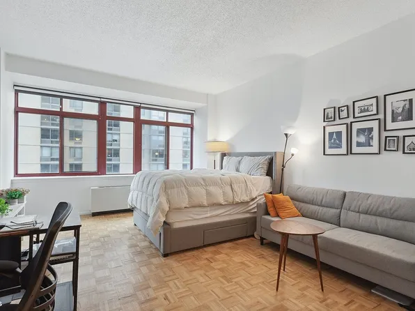 474 48th Ave APT 5P, Queens, NY 11109