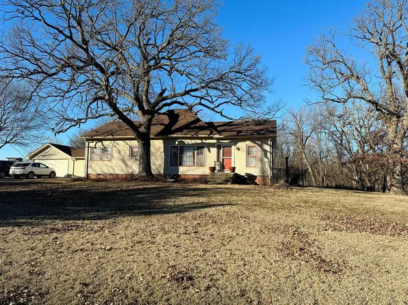 704 N Buckeye St, Coffeyville, KS 67337