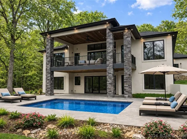 241 Grand View Dr, Sunrise Beach, MO 65079