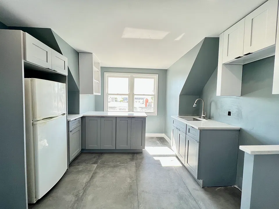 26 E 47th St #3