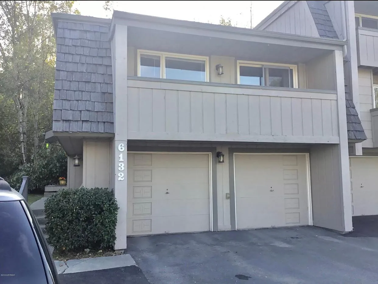 3 bed, 2.5 bath, 1800 sqft, $2,580 — Photo 2