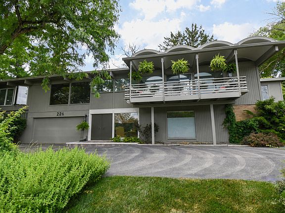 2nd image of 226 Beachview Ln