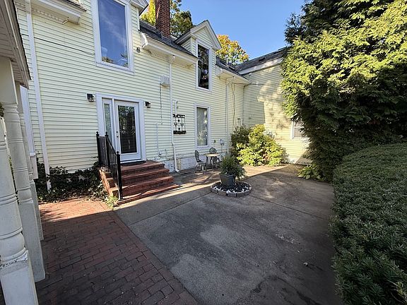 3rd image of 226 County Street U