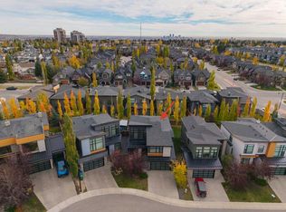 18 W Point Mews SW, Calgary, AB T3H0X4