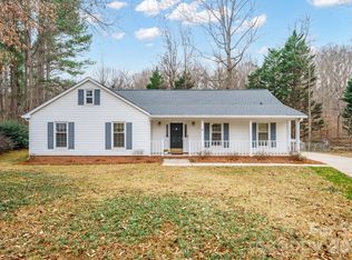 9500 Kent Village Dr, Charlotte, NC 28269