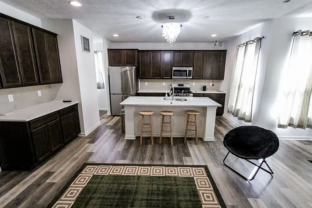 5 bed, 3794 sqft, $3,100 — Photo 1