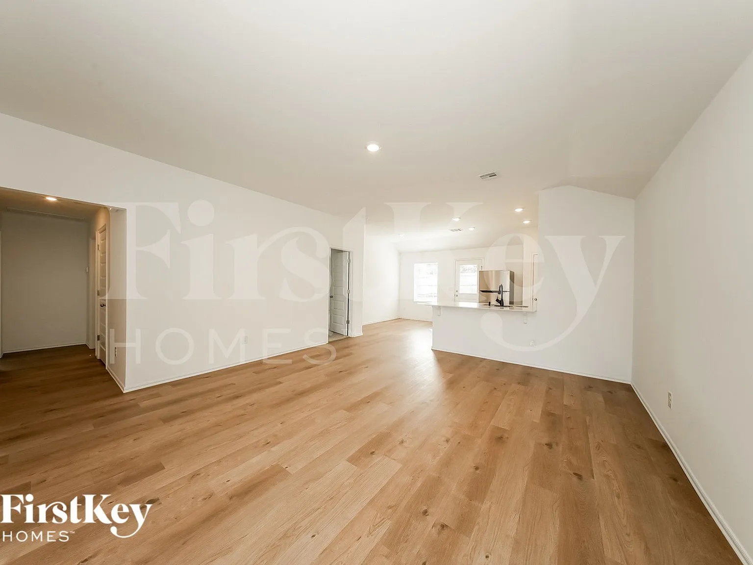 3 bed, 2.0 bath, 1301 sqft, $1,450 — Photo 3