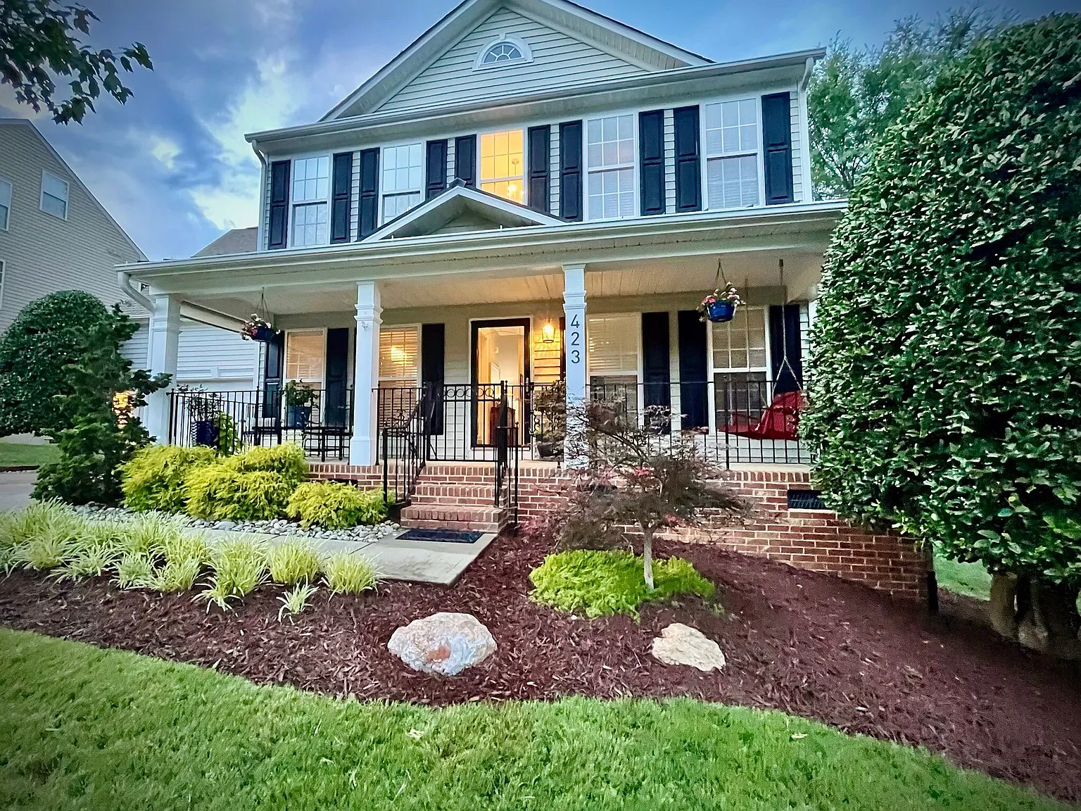 4 bed, 2.5 bath, 2736 sqft, $2,950 — Photo 1