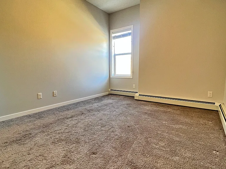 213 Mountain St — Photo 11