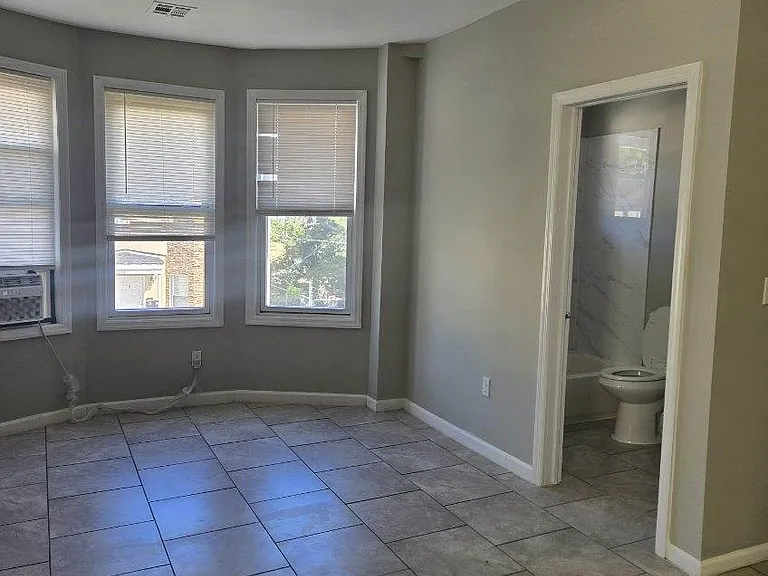 385 S 20th St — Photo 1