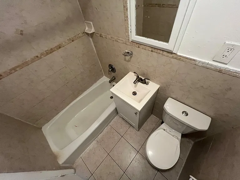 20 E 17th St #5 — Photo 3