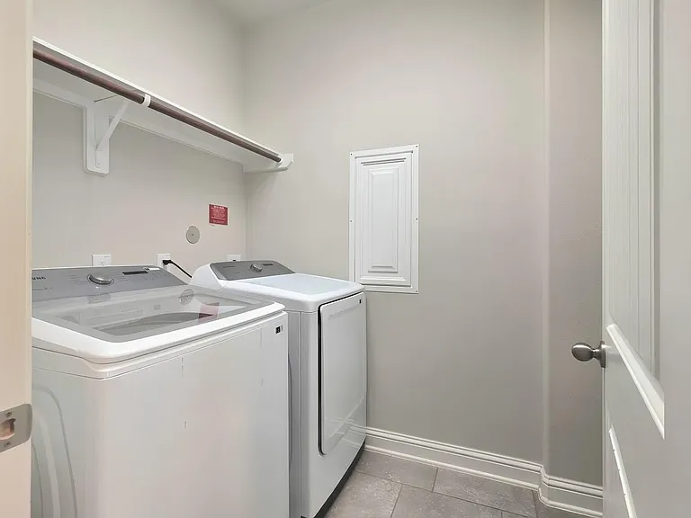 8206 Oxbow Manor Ln — Photo 36