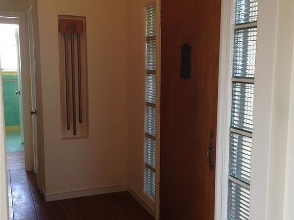 3rd image of 2530 Truman Ave