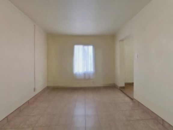 4th image of 1313 Branson Ave