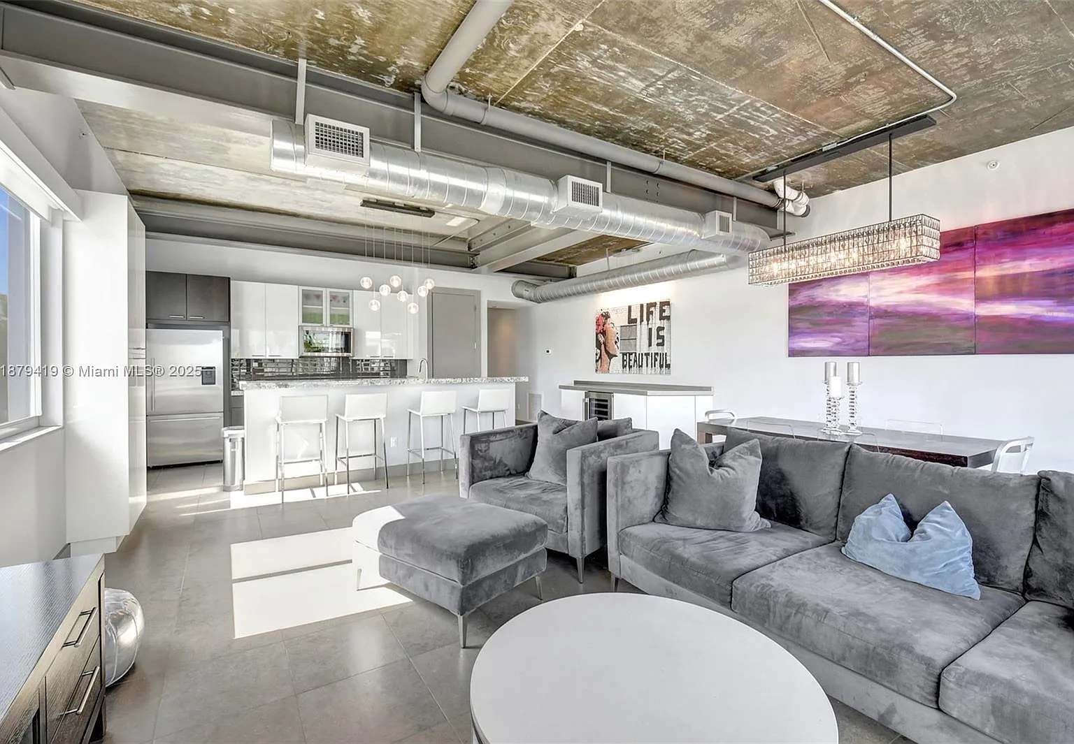 Mark Downtown Condo — Photo 3