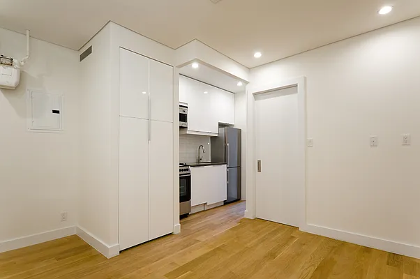 Rented by Veracity NYC LLC | media 122