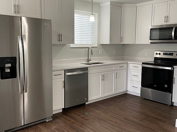 3rd image of 2105 E Donegal Cir #2105