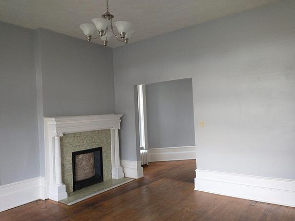 Livingroom looking into the dining room