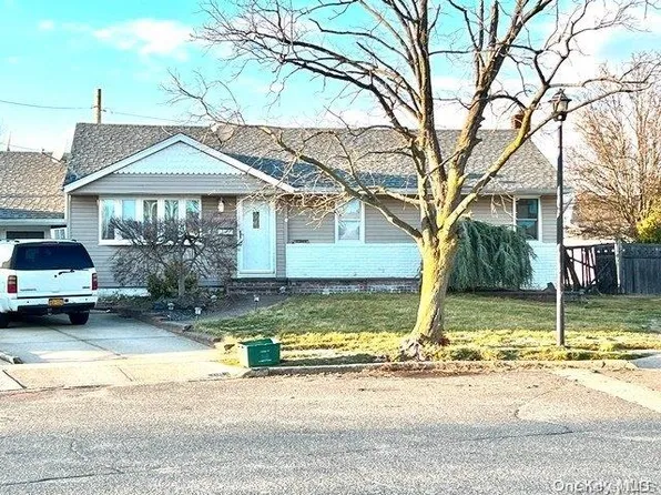 1211 Garden, Wantagh, NY 11793