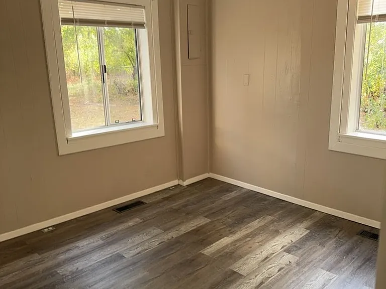 806 Robinson Ave — Photo 3