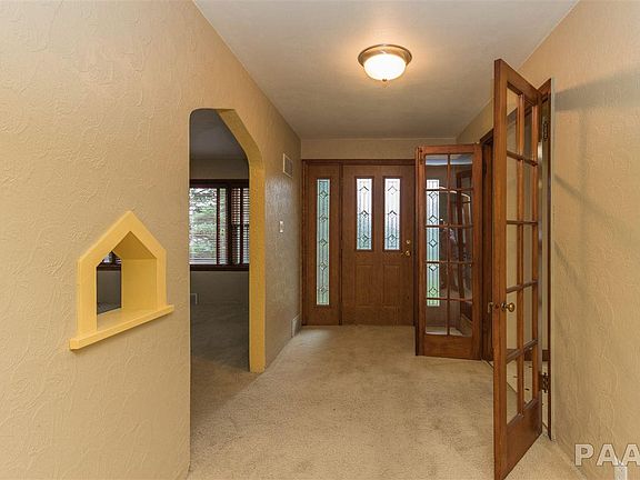 4th image of 1205 E Parkside Ln
