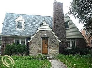 26620 York Rd, Huntington Woods, MI 48070