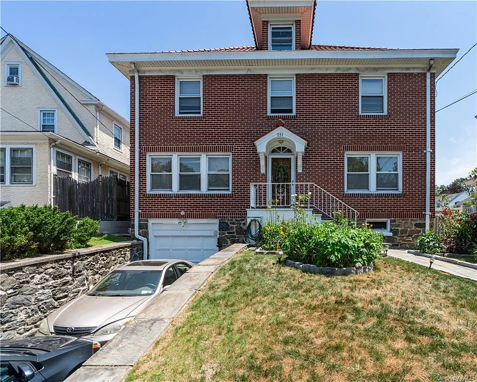 251 N Regent St photo 1