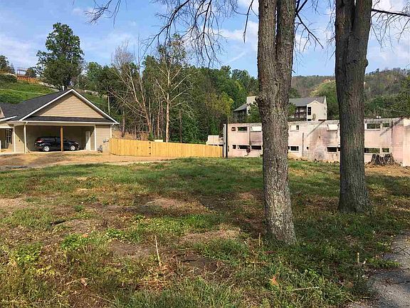 5th image of 224 Benson Ln