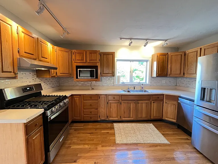 551 Townsend Ave #3 — Photo 2