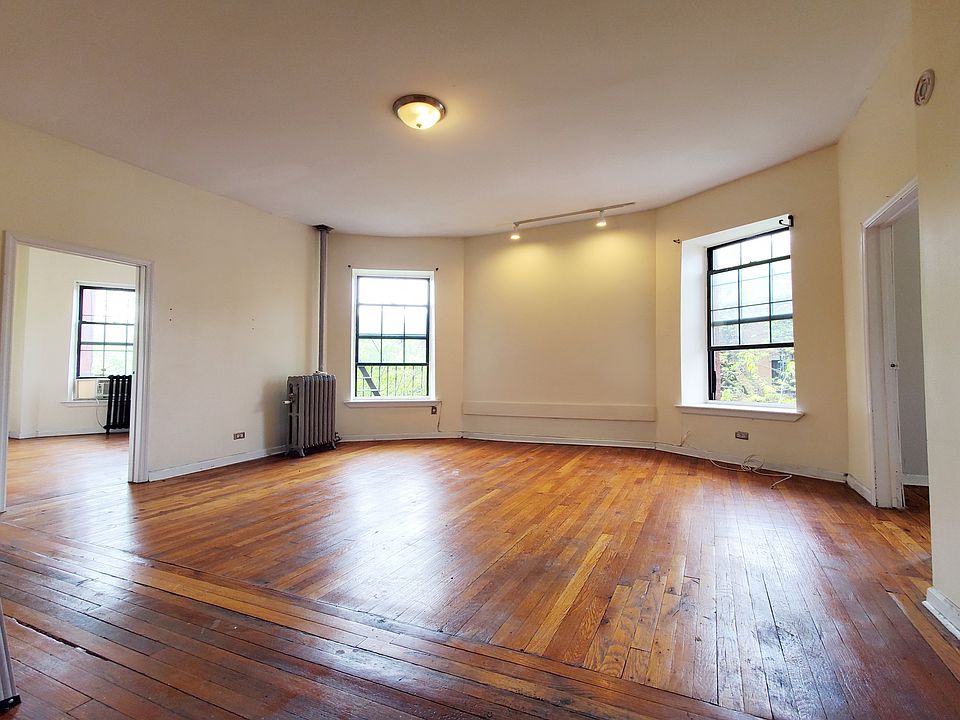 1st image of 268 Gates Ave #3R