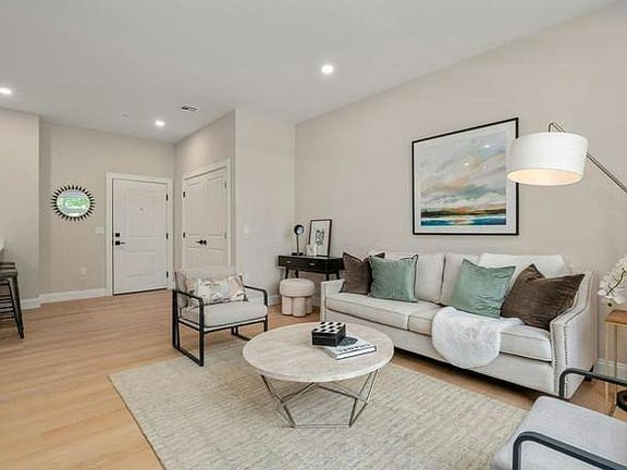 2nd image of 7 Cross St #40