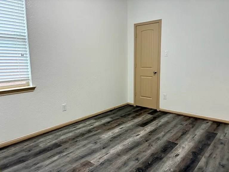 7042 Windy Run Ct — Photo 12