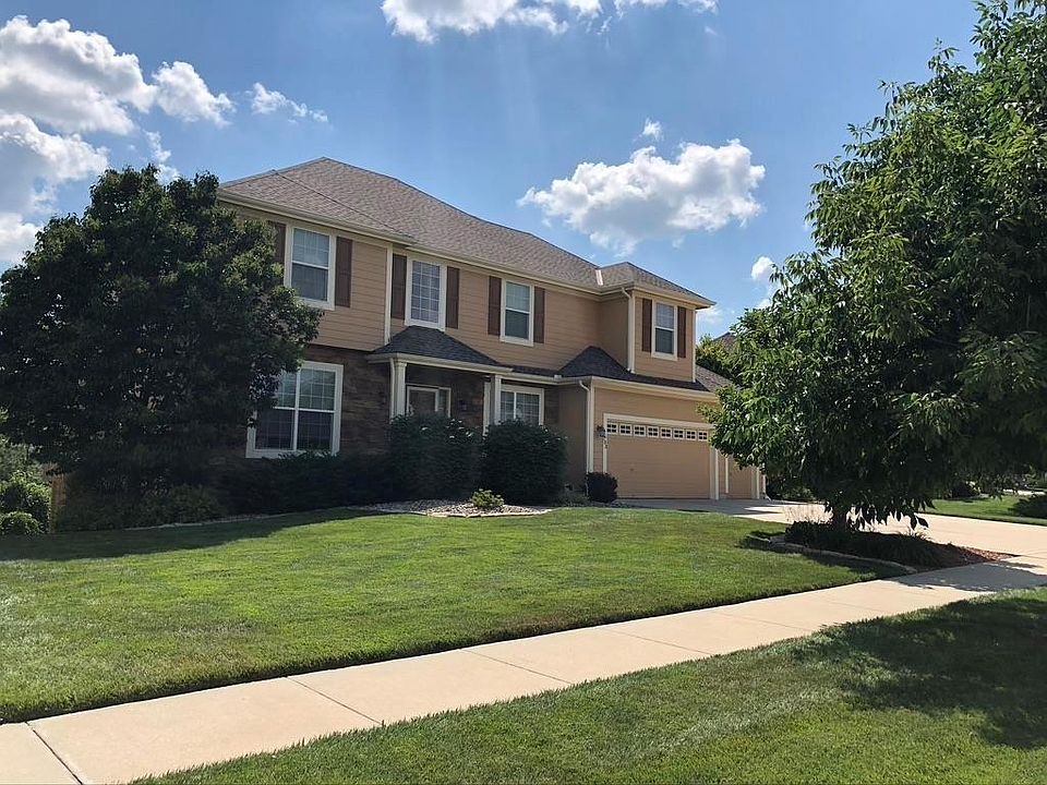 1st image of 703 Willow Dr