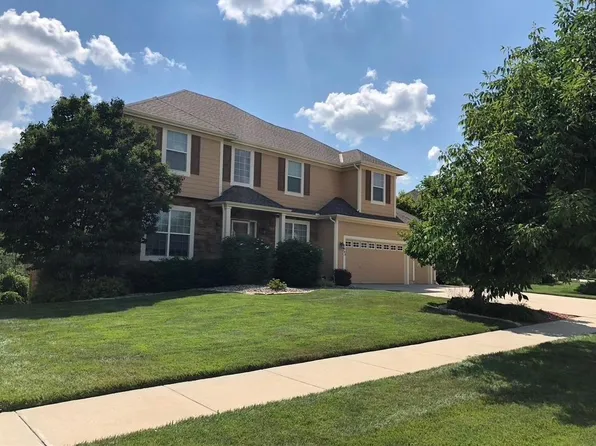 703 Willow Dr, Lansing, KS 66043