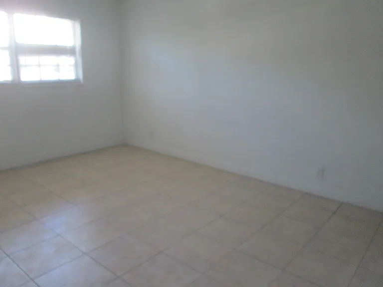 405 N Cypress Dr #3 — Photo 5