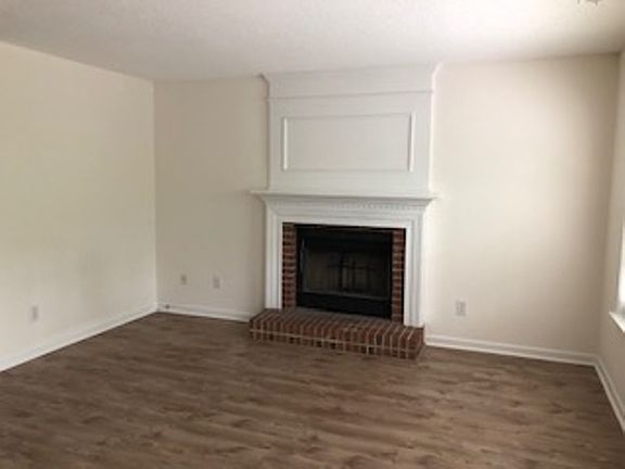 2nd image of 124 Fairford Dr