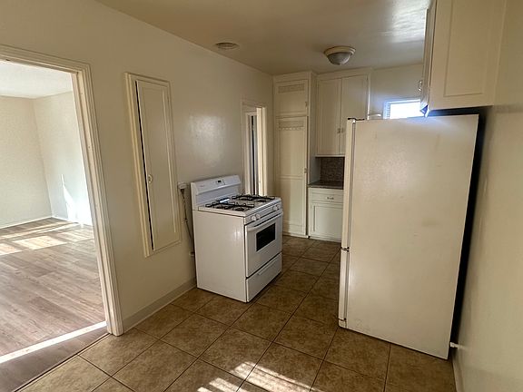 3rd image of 4750 N Lakewood Blvd #H
