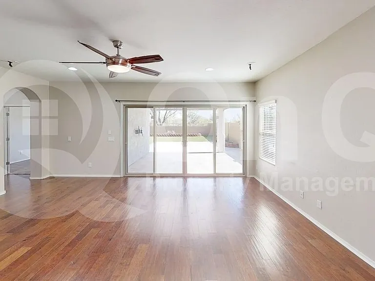 1015 W Spur Dr — Photo 4